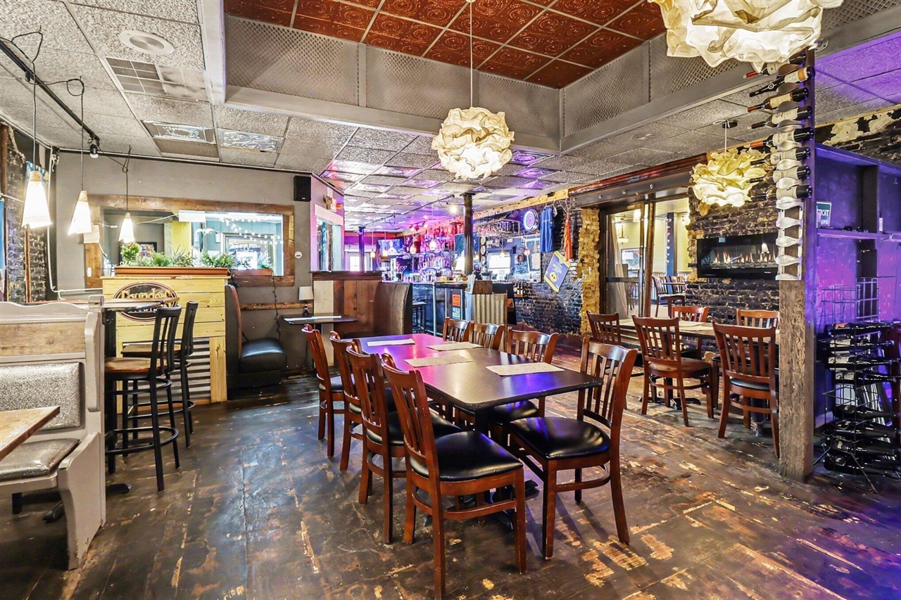 121 & 125 S James Street, Ludington, MI, 49431-2101