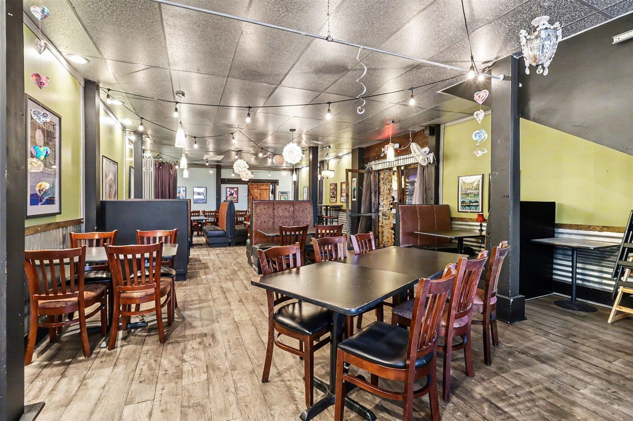 121 & 125 S James Street, Ludington, MI, 49431-2101