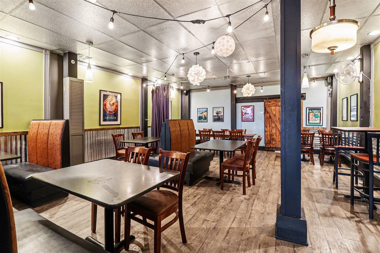 121 & 125 S James Street, Ludington, MI, 49431-2101