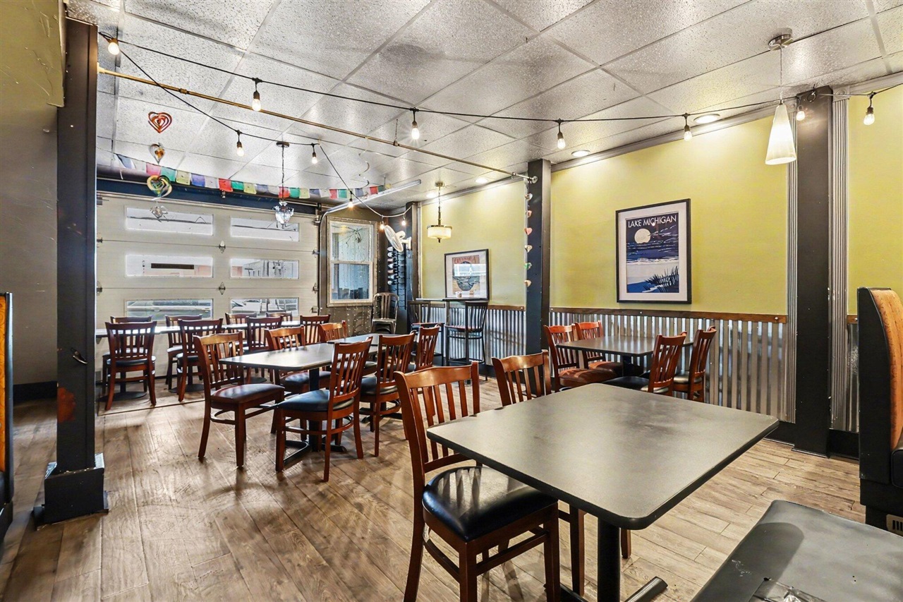 121 & 125 S James Street, Ludington, MI, 49431-2101