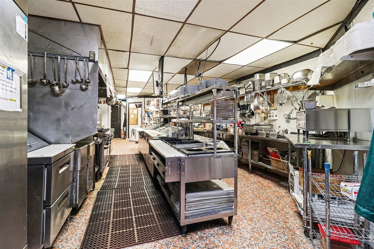 121 & 125 S James Street, Ludington, MI, 49431-2101