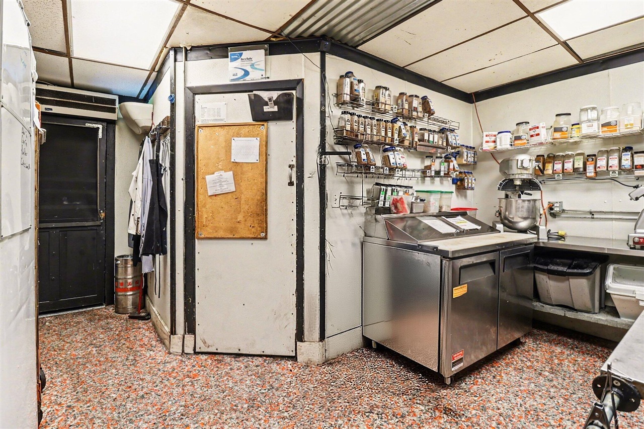 121 & 125 S James Street, Ludington, MI, 49431-2101