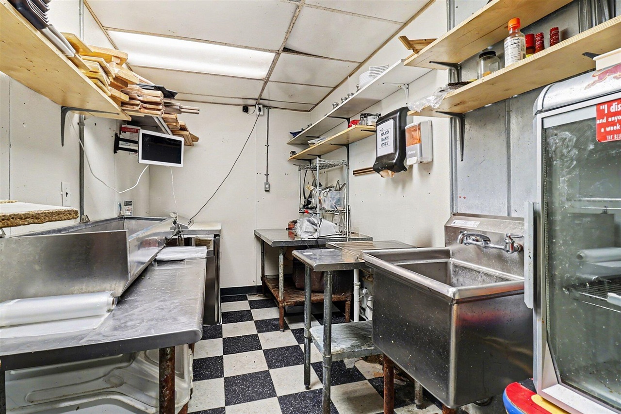 121 & 125 S James Street, Ludington, MI, 49431-2101