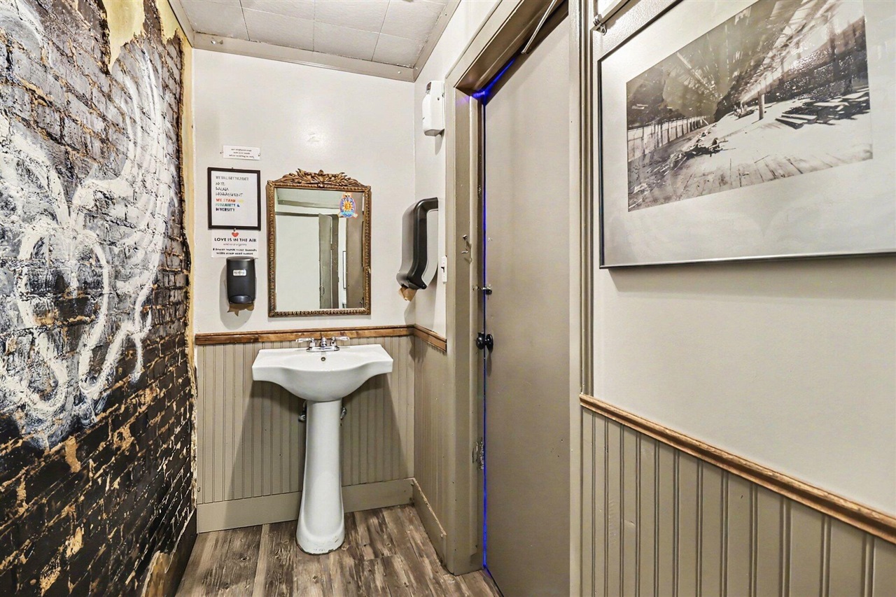 121 & 125 S James Street, Ludington, MI, 49431-2101