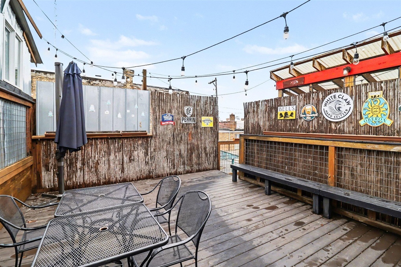 121 & 125 S James Street, Ludington, MI, 49431-2101