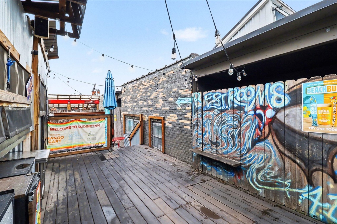 121 & 125 S James Street, Ludington, MI, 49431-2101