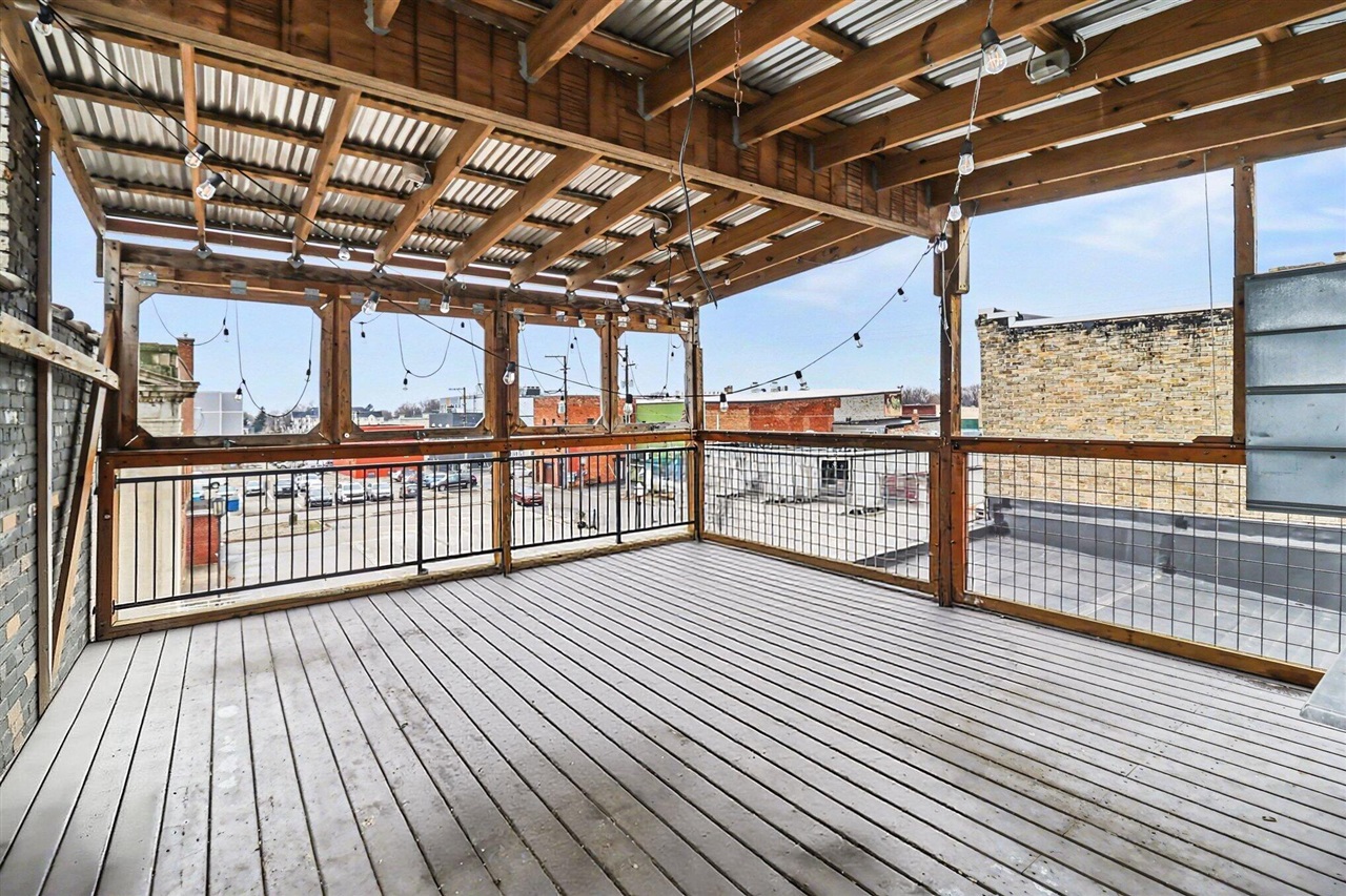 121 & 125 S James Street, Ludington, MI, 49431-2101