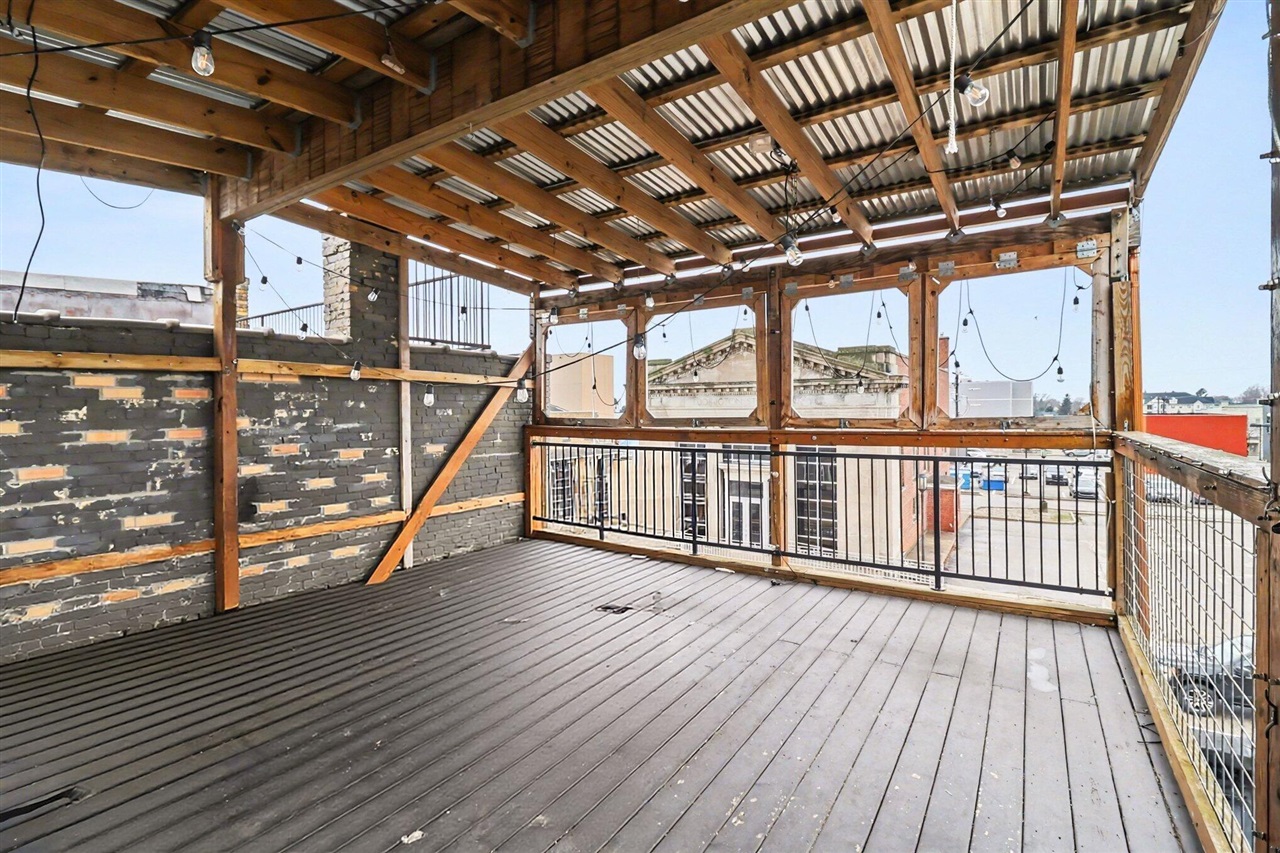 121 & 125 S James Street, Ludington, MI, 49431-2101