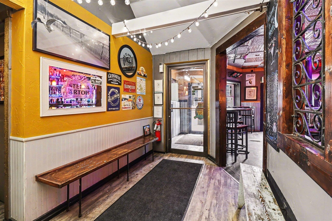 121 & 125 S James Street, Ludington, MI, 49431-2101