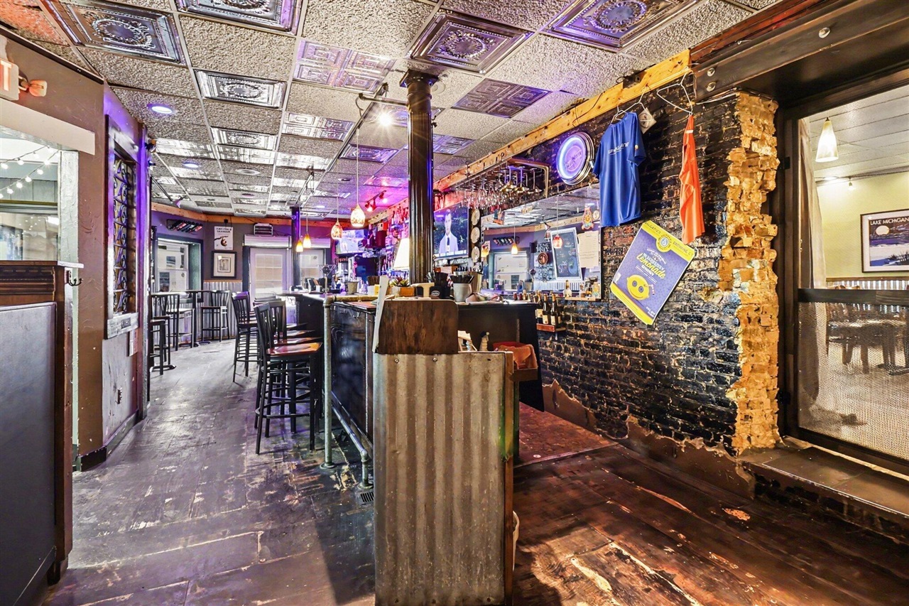 121 & 125 S James Street, Ludington, MI, 49431-2101