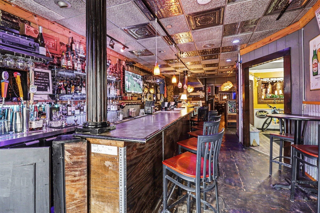 121 & 125 S James Street, Ludington, MI, 49431-2101