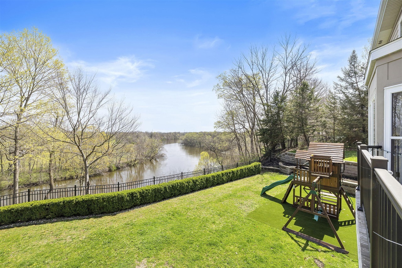 4915 Stockbridge Drive, Saint Joseph, MI, 49085-8655