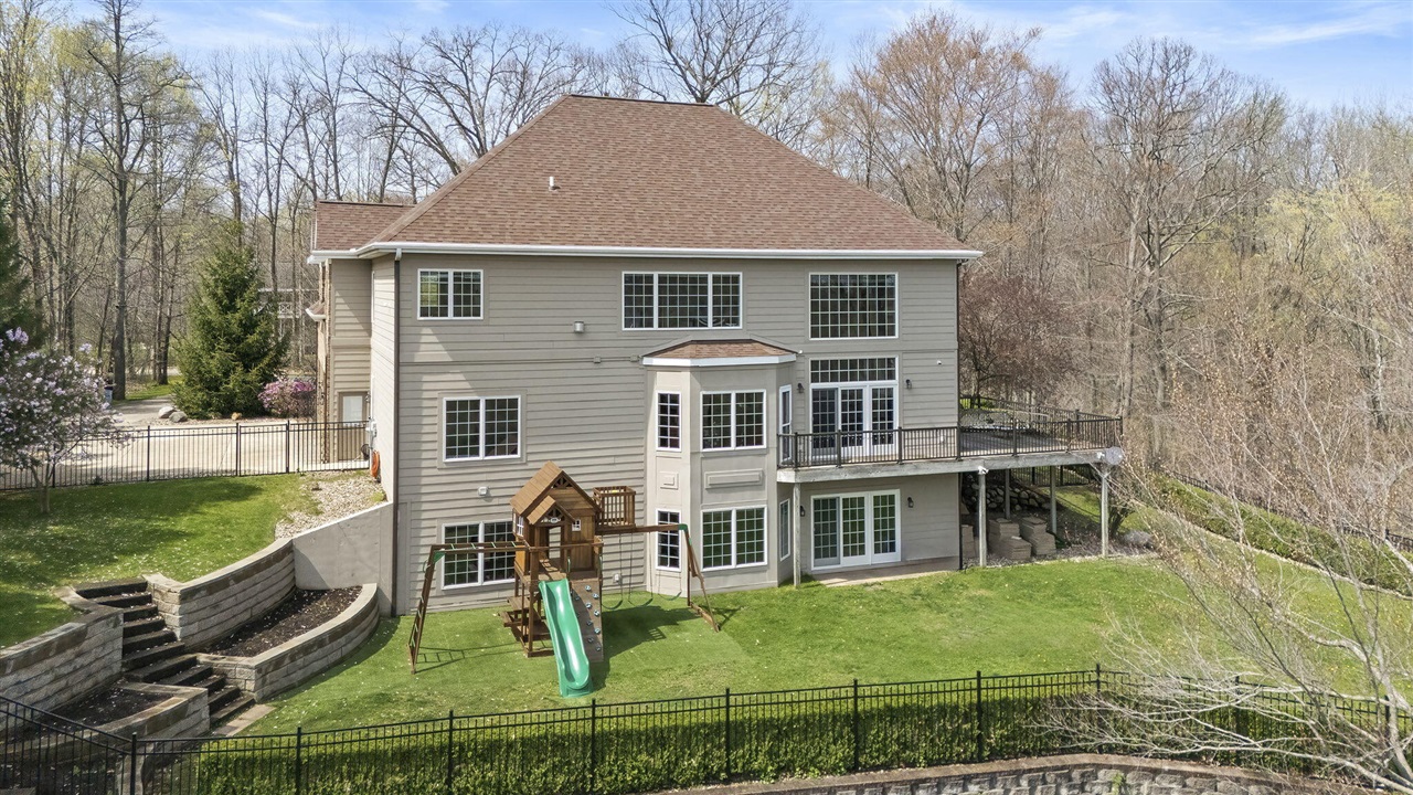 4915 Stockbridge Drive, Saint Joseph, MI, 49085-8655