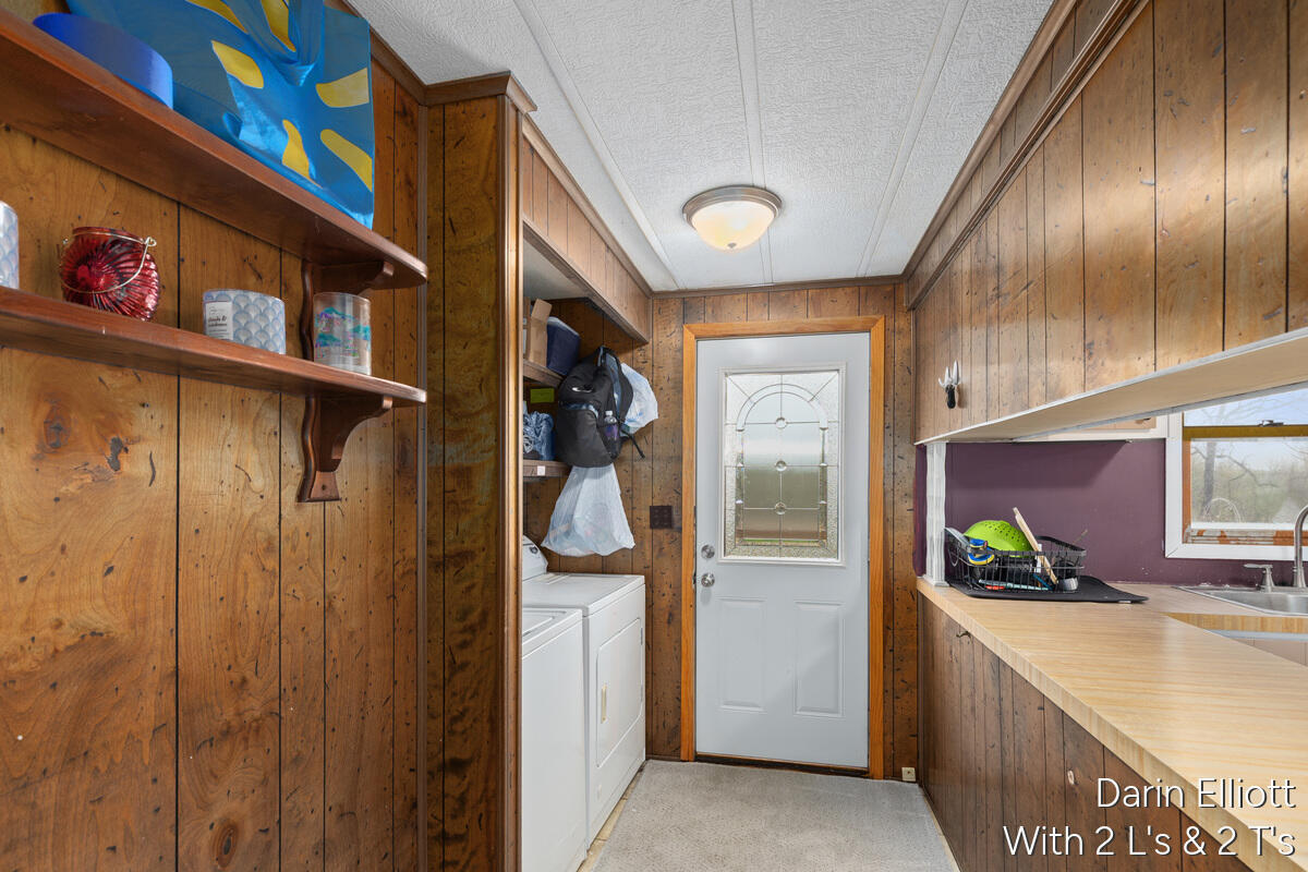 400 W Bridge Street, Lyons, MI, 48851-8634