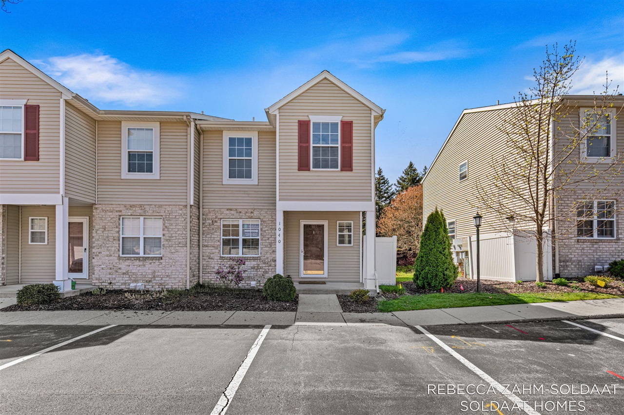 1040 Ada Place Drive, Grand Rapids, MI, 49546-3786