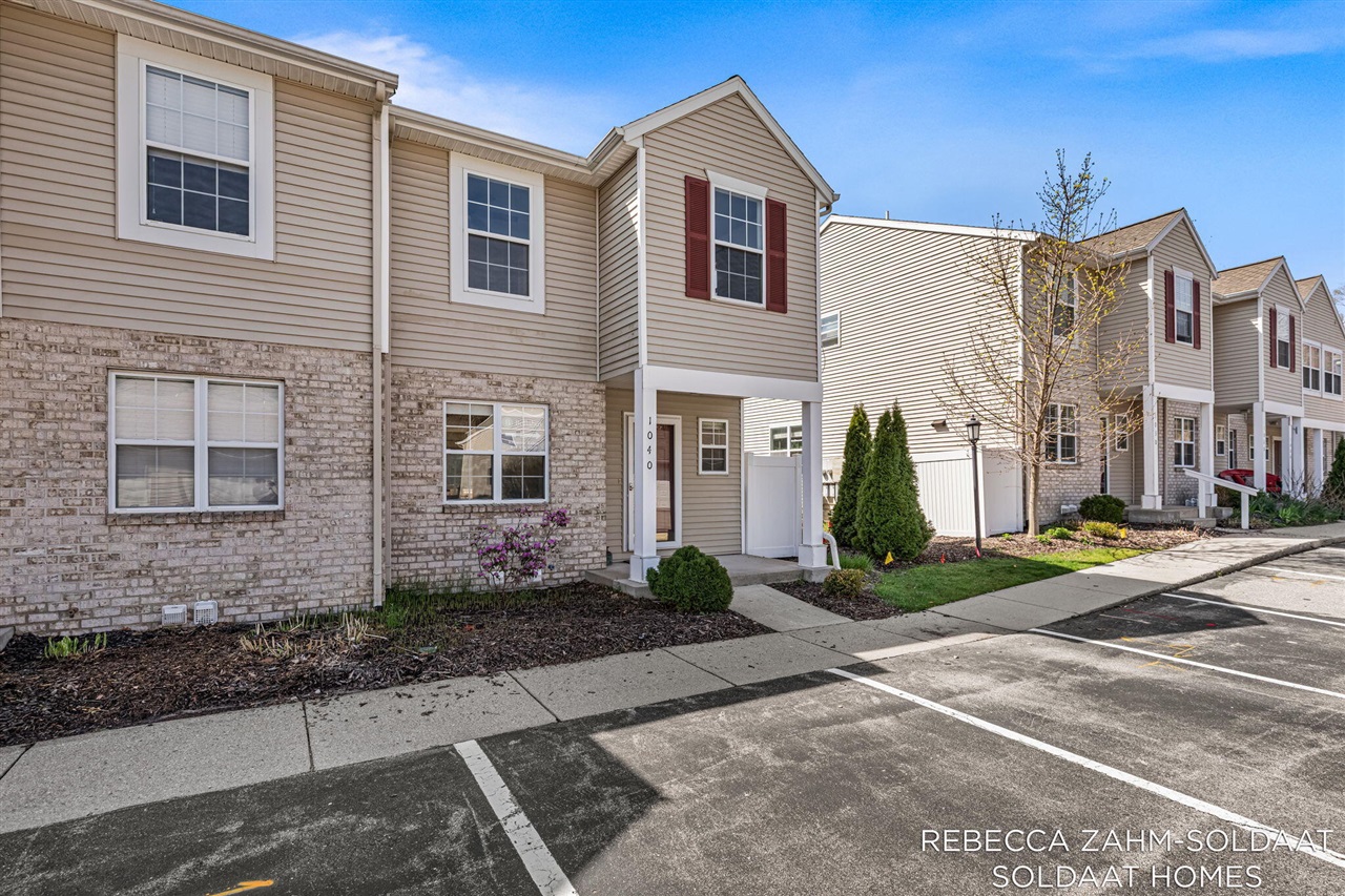 1040 Ada Place Drive, Grand Rapids, MI, 49546-3786