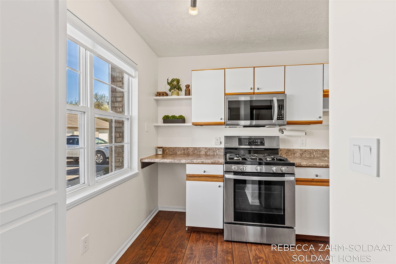 1040 Ada Place Drive, Grand Rapids, MI, 49546-3786