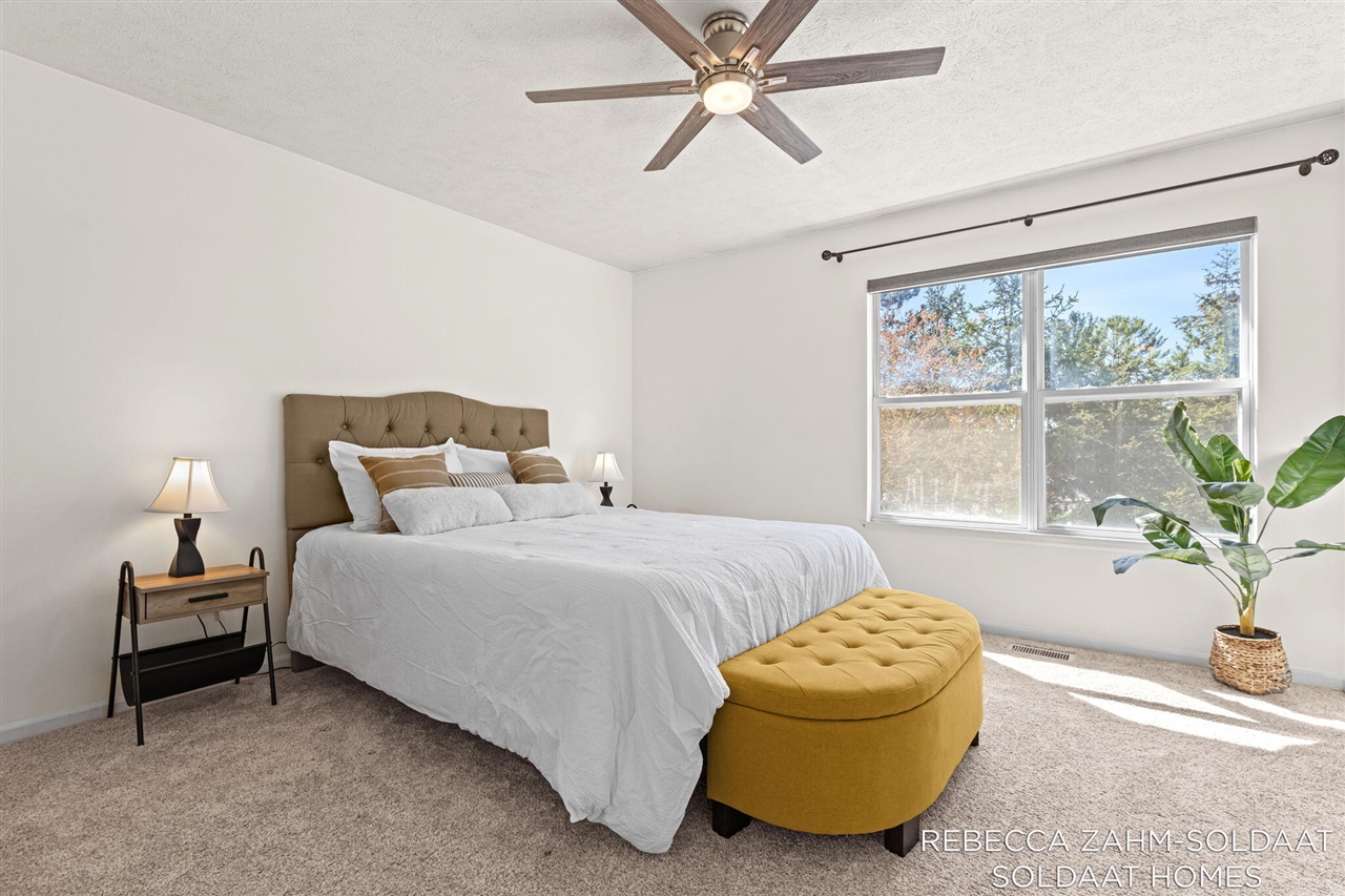 1040 Ada Place Drive, Grand Rapids, MI, 49546-3786