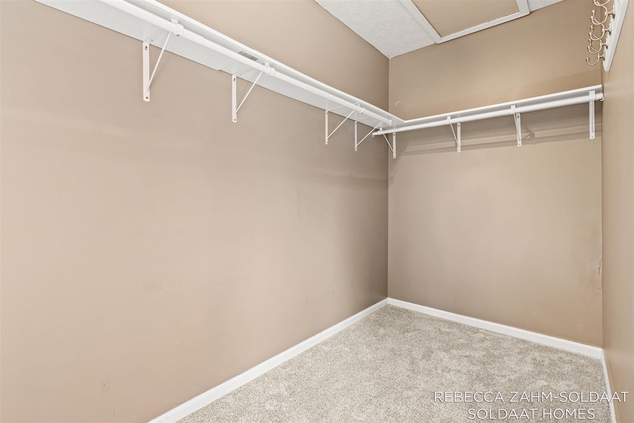 1040 Ada Place Drive, Grand Rapids, MI, 49546-3786