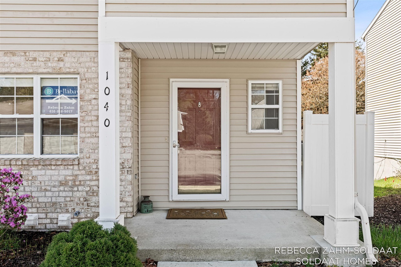 1040 Ada Place Drive, Grand Rapids, MI, 49546-3786