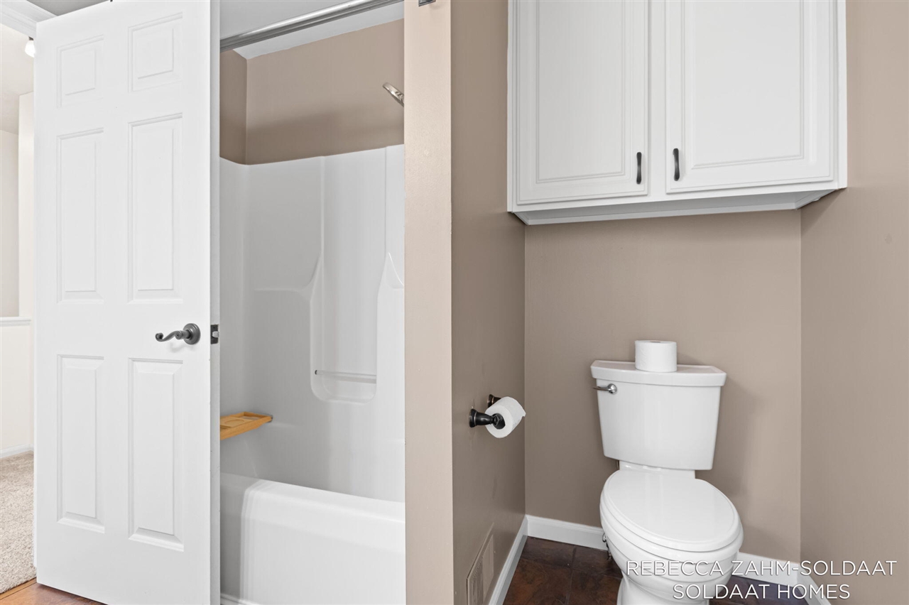 1040 Ada Place Drive, Grand Rapids, MI, 49546-3786