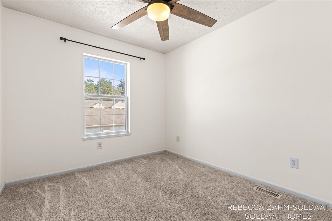 1040 Ada Place Drive, Grand Rapids, MI, 49546-3786