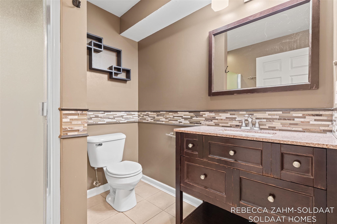 1040 Ada Place Drive, Grand Rapids, MI, 49546-3786