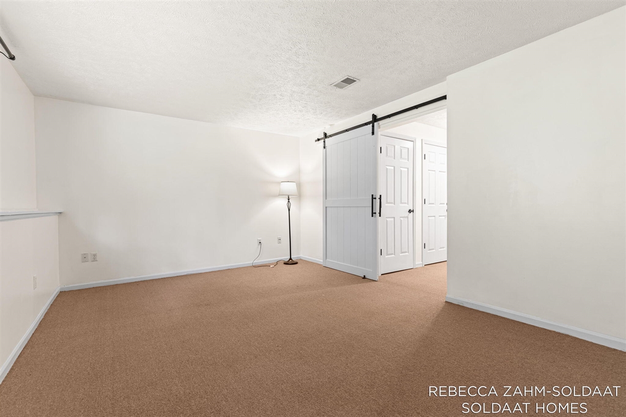 1040 Ada Place Drive, Grand Rapids, MI, 49546-3786