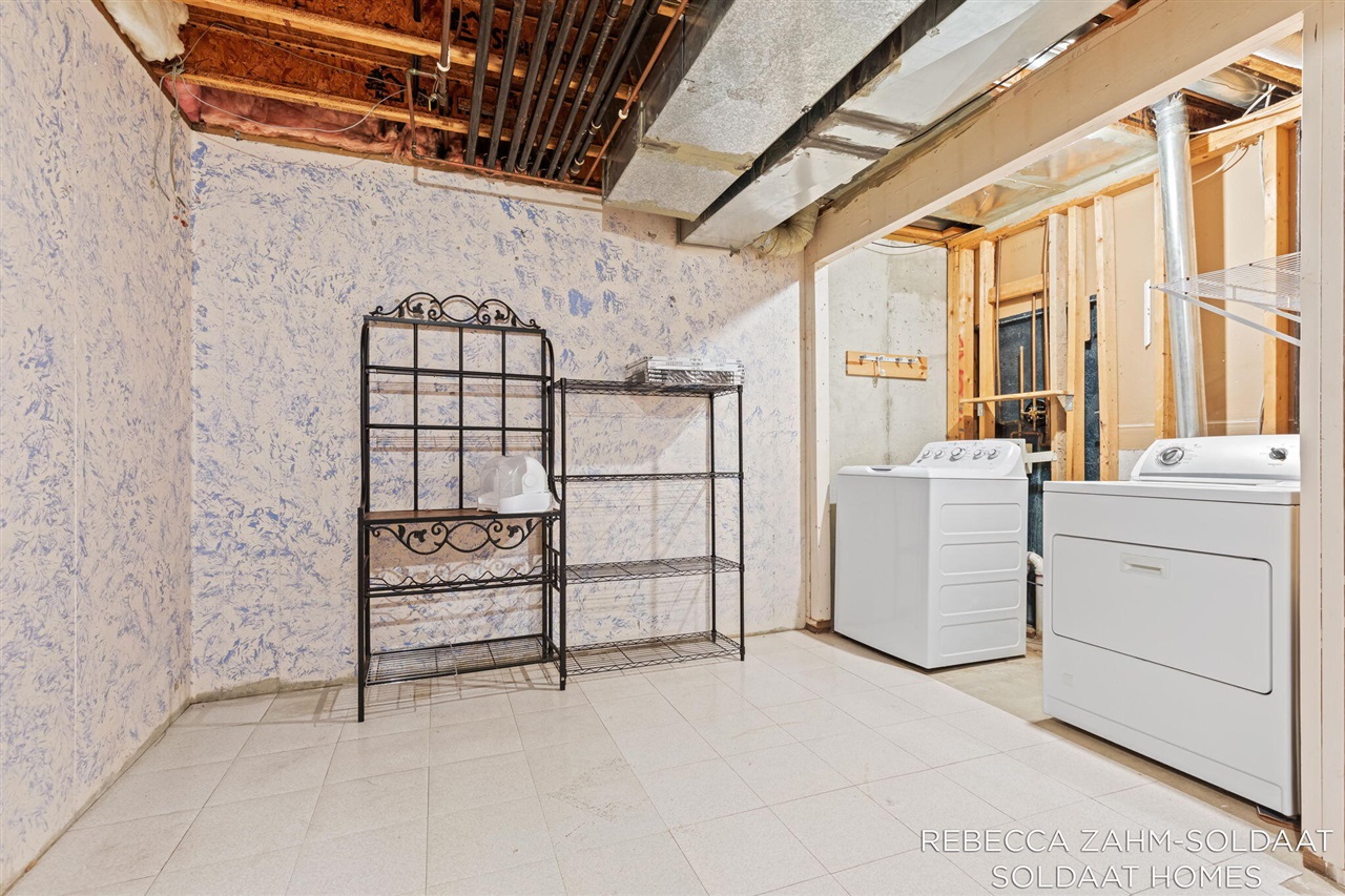 1040 Ada Place Drive, Grand Rapids, MI, 49546-3786