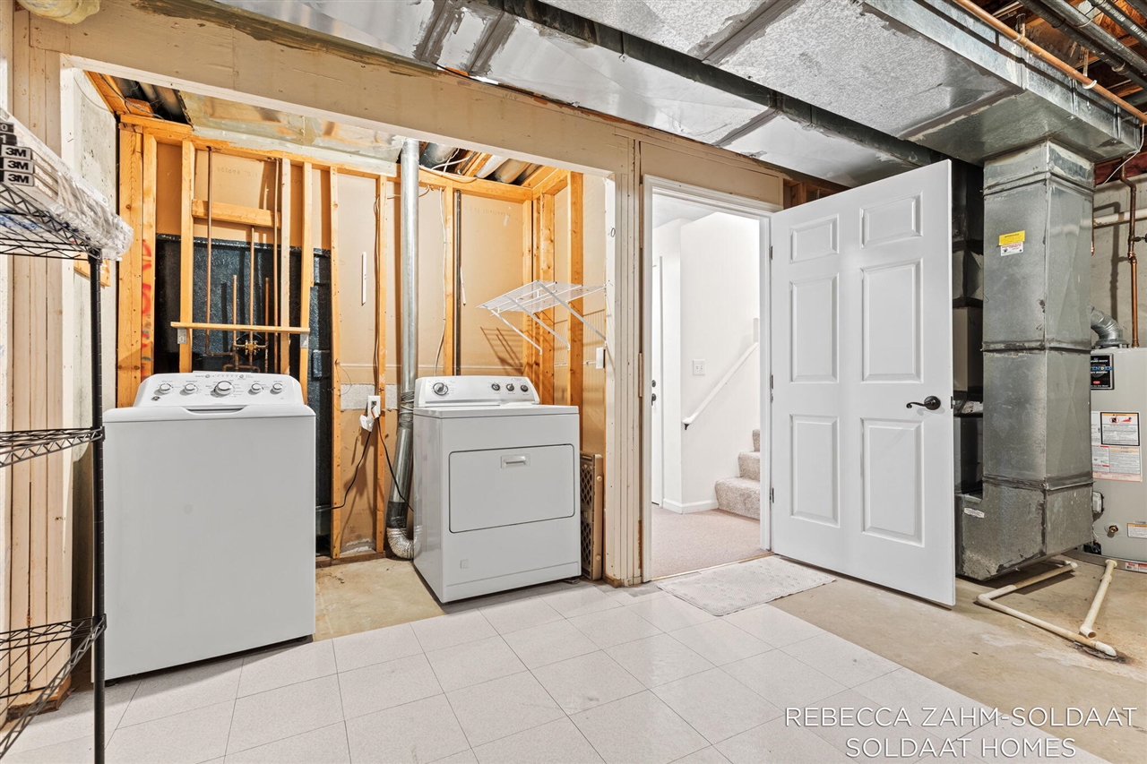 1040 Ada Place Drive, Grand Rapids, MI, 49546-3786