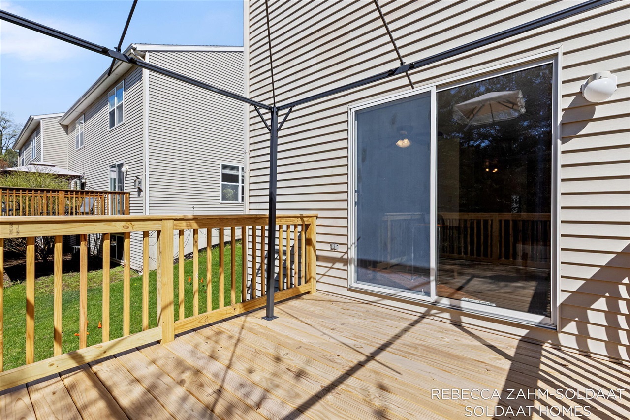 1040 Ada Place Drive, Grand Rapids, MI, 49546-3786