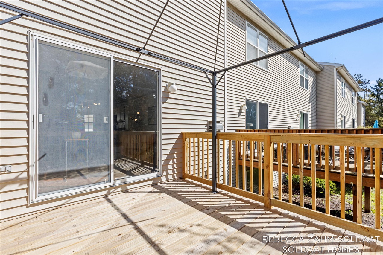 1040 Ada Place Drive, Grand Rapids, MI, 49546-3786