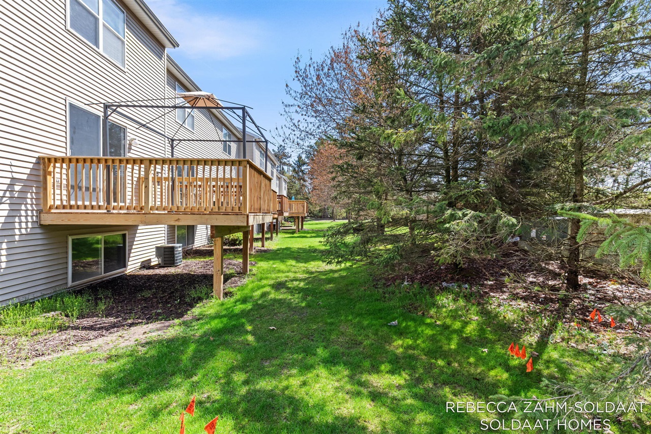 1040 Ada Place Drive, Grand Rapids, MI, 49546-3786