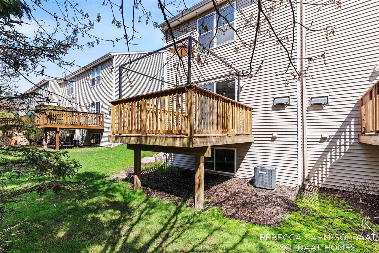 1040 Ada Place Drive, Grand Rapids, MI, 49546-3786