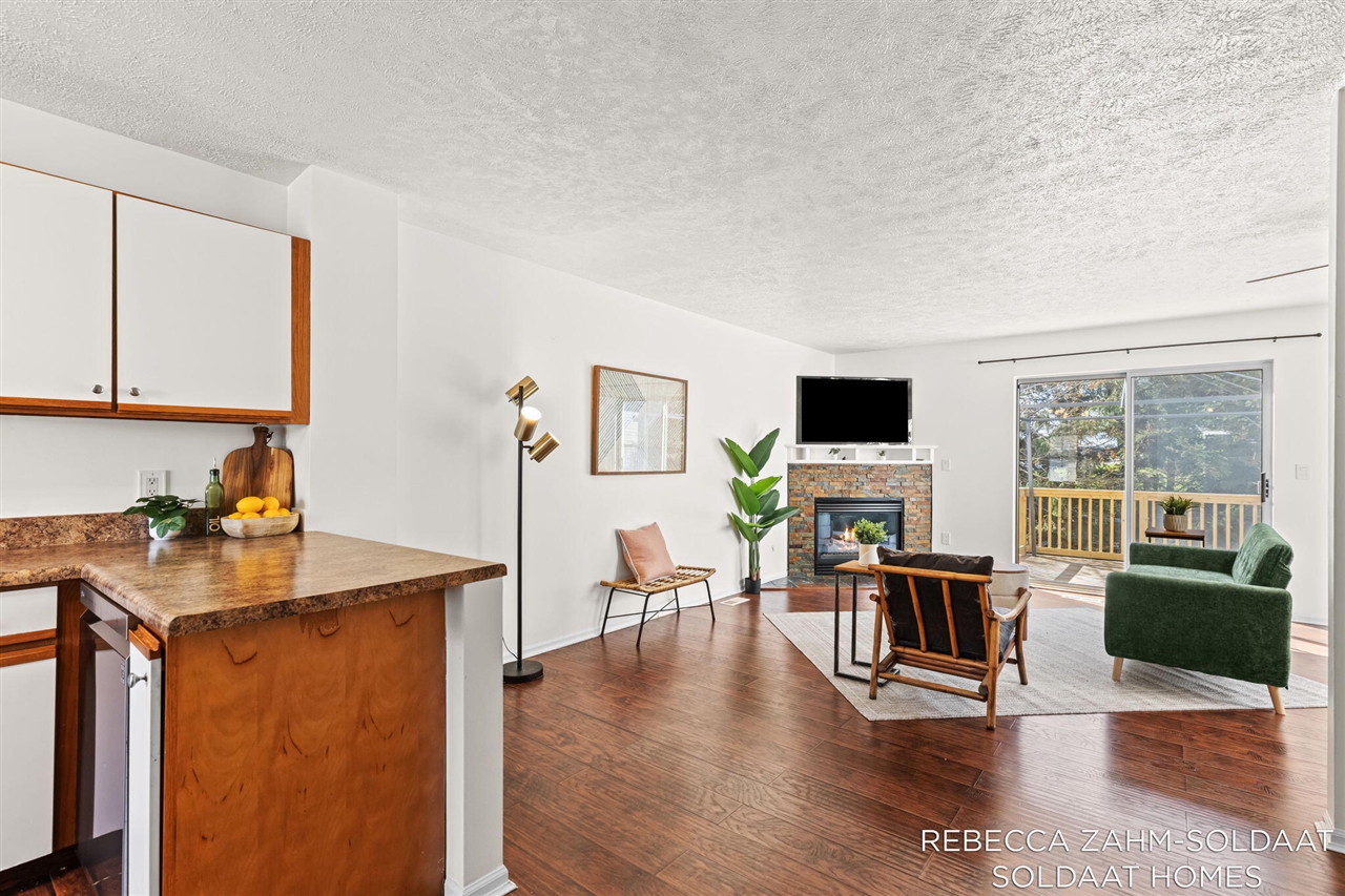 1040 Ada Place Drive, Grand Rapids, MI, 49546-3786