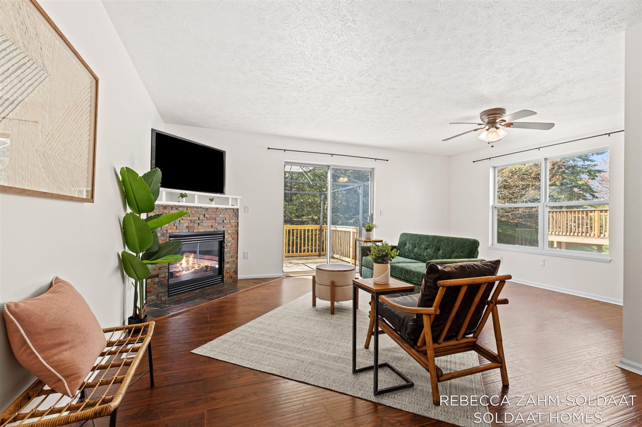 1040 Ada Place Drive, Grand Rapids, MI, 49546-3786