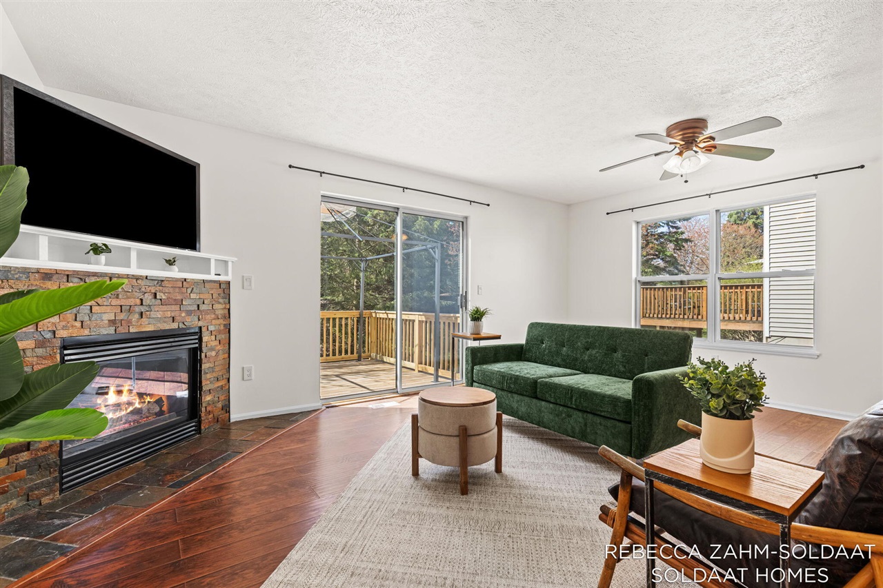 1040 Ada Place Drive, Grand Rapids, MI, 49546-3786