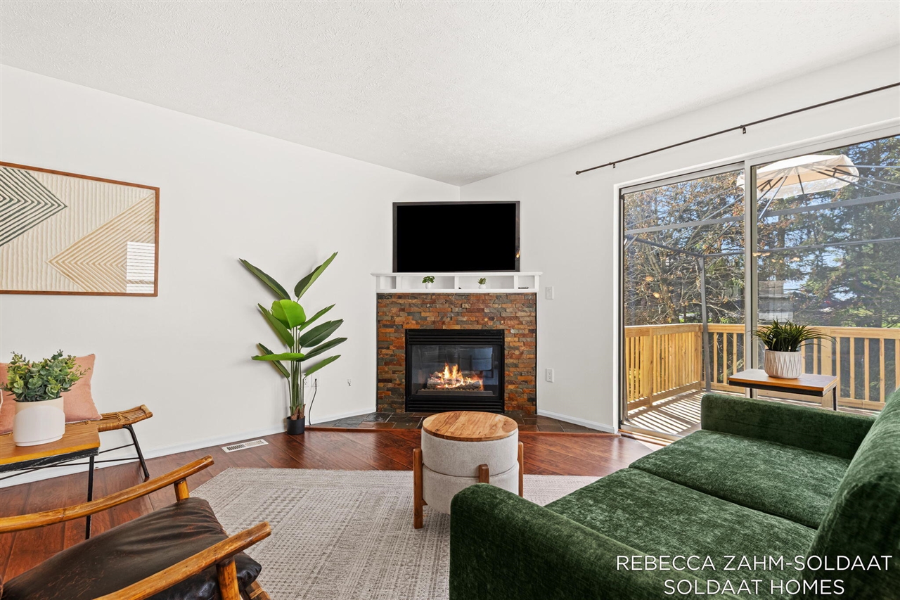 1040 Ada Place Drive, Grand Rapids, MI, 49546-3786