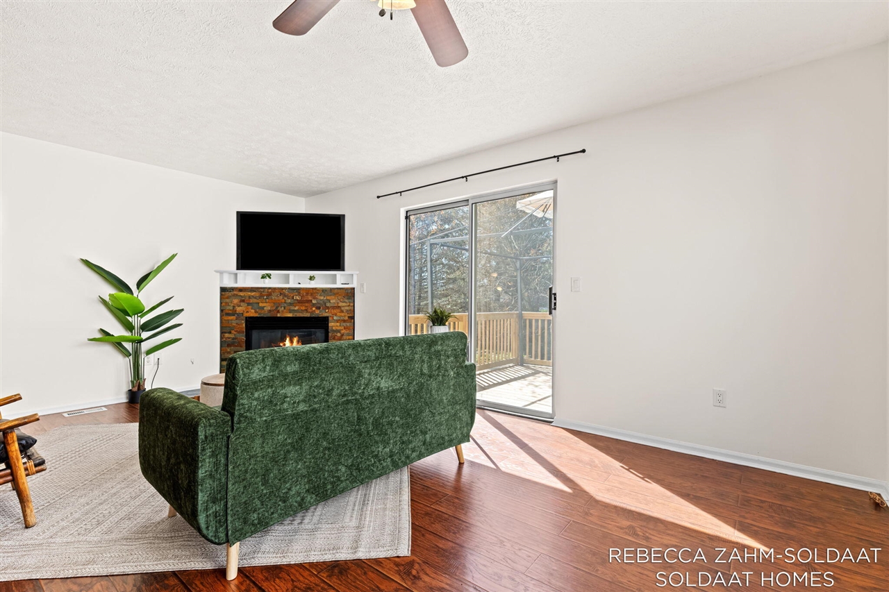 1040 Ada Place Drive, Grand Rapids, MI, 49546-3786