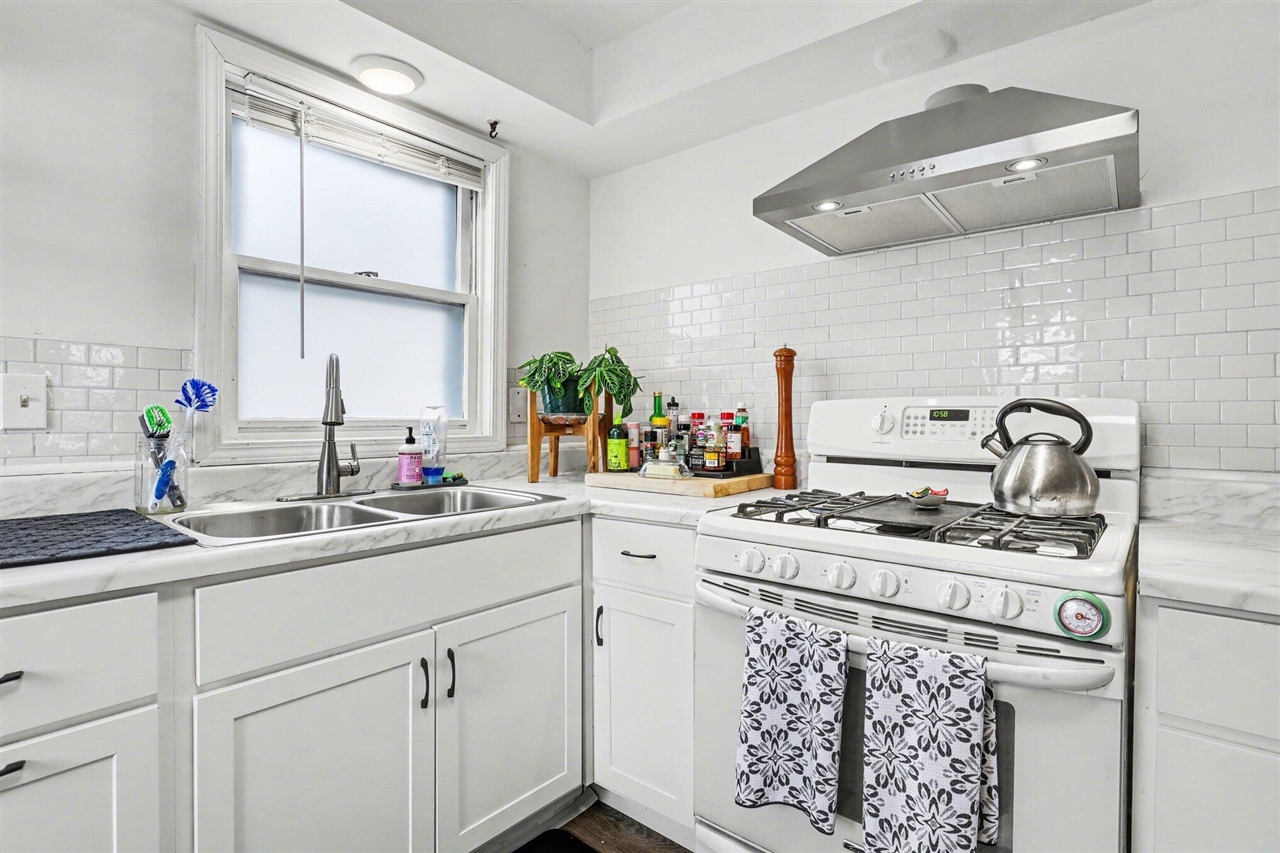 1017 Mc Reynolds Avenue, Grand Rapids, MI, 49504-4238