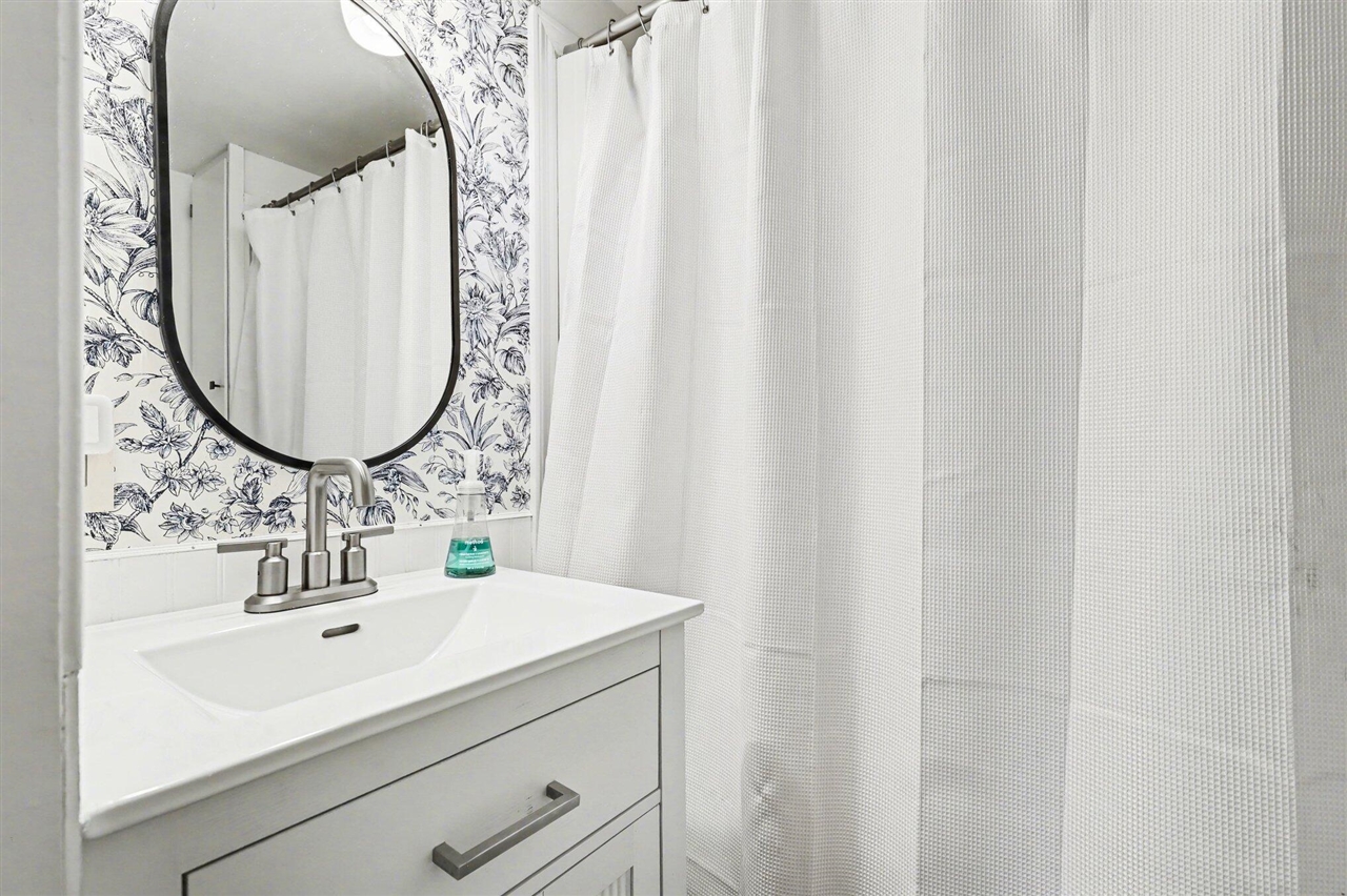 1017 Mc Reynolds Avenue, Grand Rapids, MI, 49504-4238