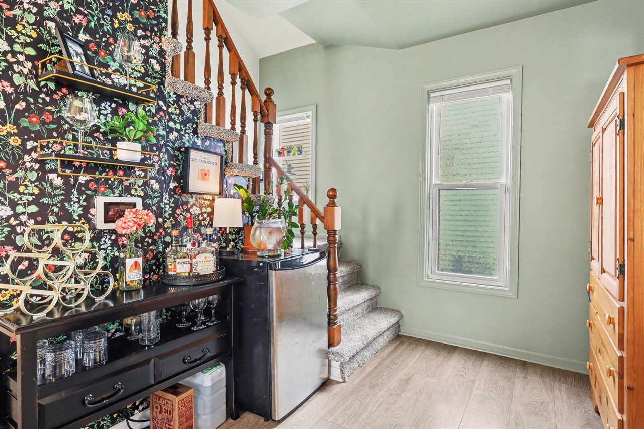 1017 Mc Reynolds Avenue, Grand Rapids, MI, 49504-4238