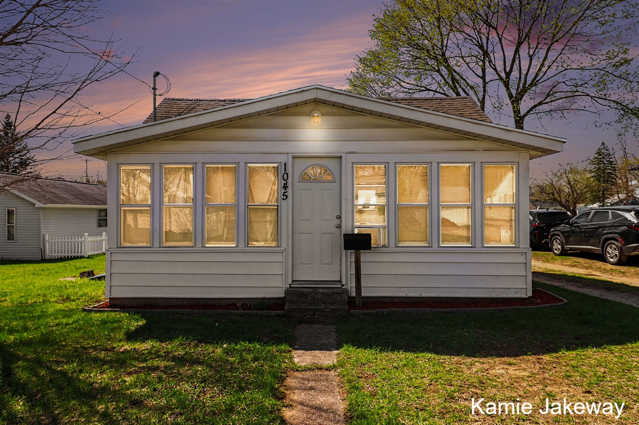 1045 Alderman Street, Belding, MI, 48809-2301