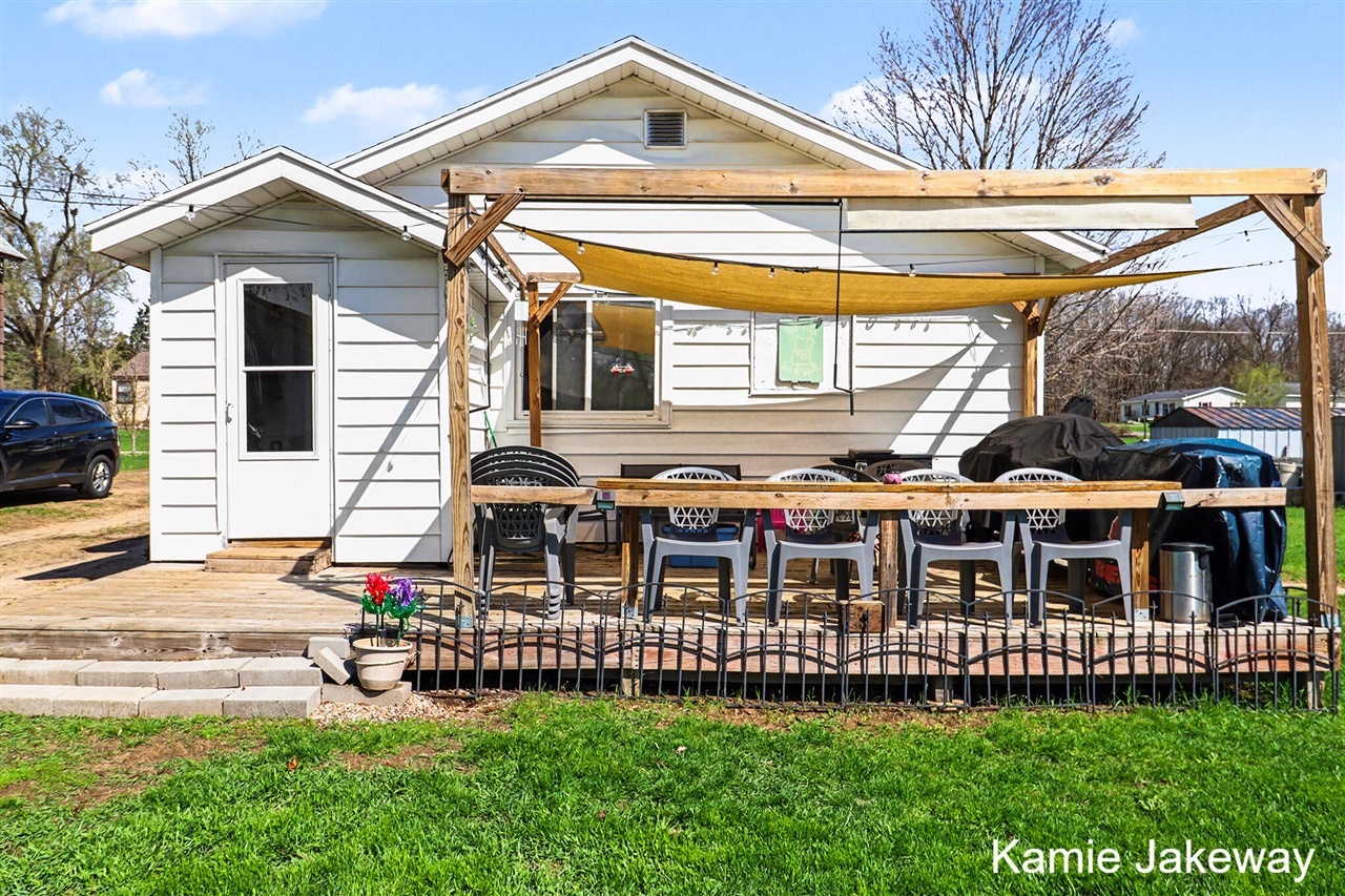 1045 Alderman Street, Belding, MI, 48809-2301