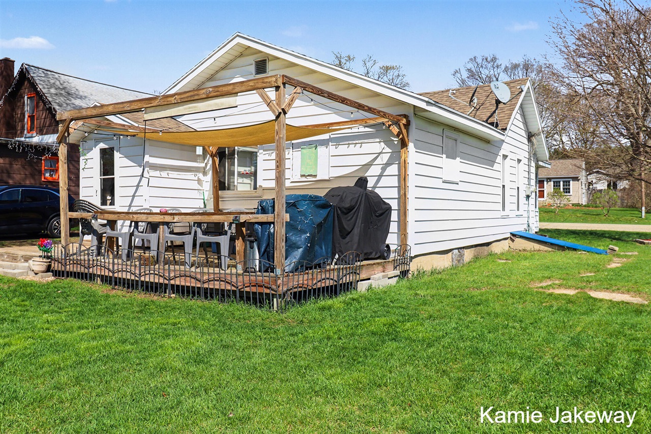 1045 Alderman Street, Belding, MI, 48809-2301