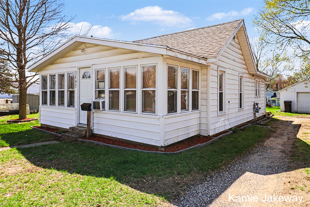 1045 Alderman Street, Belding, MI, 48809-2301