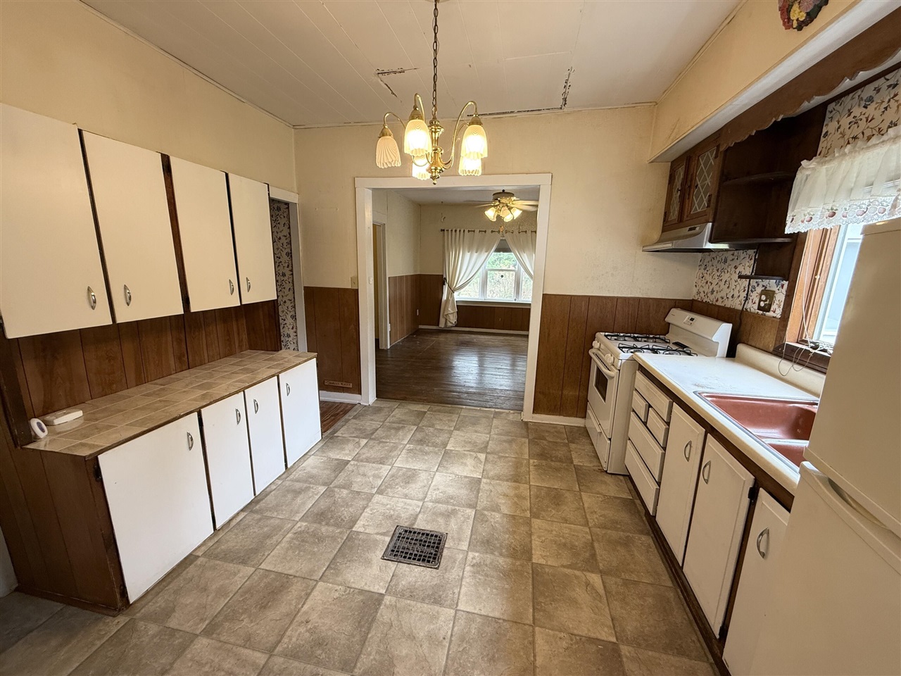 1902 W Ogilvie Avenue, Baldwin, MI, 49304-9364