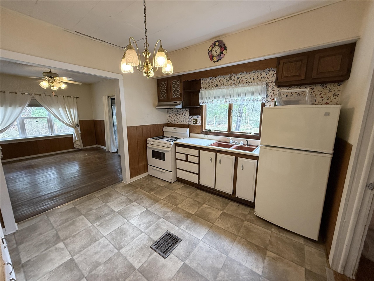 1902 W Ogilvie Avenue, Baldwin, MI, 49304-9364