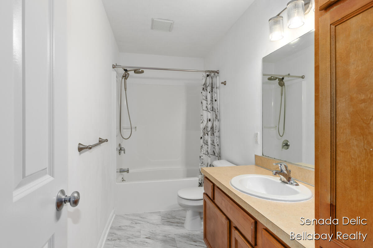 7121 Shady Knoll Drive, Caledonia, MI, 49316-8518