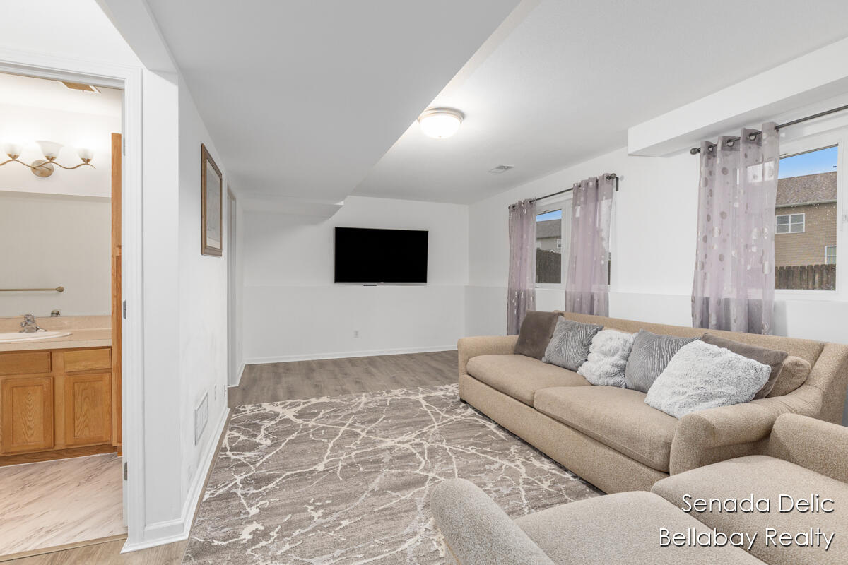 7121 Shady Knoll Drive, Caledonia, MI, 49316-8518